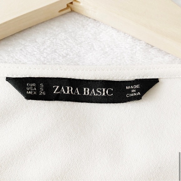 Zara Cropped V-Neck Toed Belled Sleeves - Picture 5 of 9